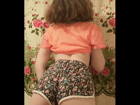 ❤️ Nwa ọhụrụ sexy na-eyipụ uwe mkpirisi ya na igwefoto ❤️ Mmekọahụ ❌️❤